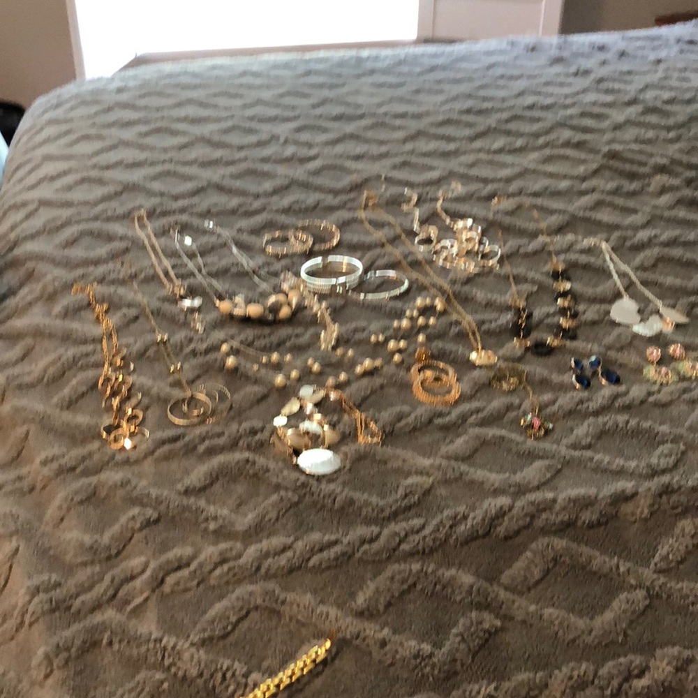Jewelry bundle. 12 necklaces, 4 earrings, 2 bracelets